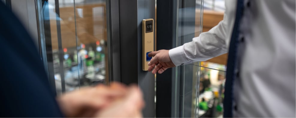 control_lu_w_oro_seguridad_biometria_ascensor